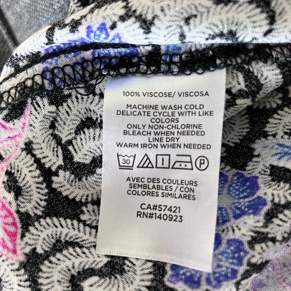 LOFT Black and White Floral V-Neck Midi Dress Size 00P - Picture 10 of 11